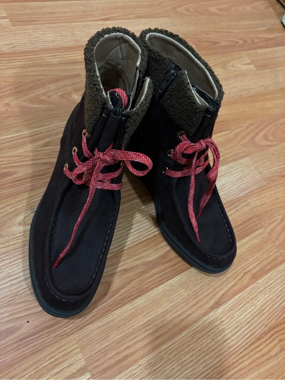 Life Stride Men's Dark Brown Ankle Boots with Red Laces